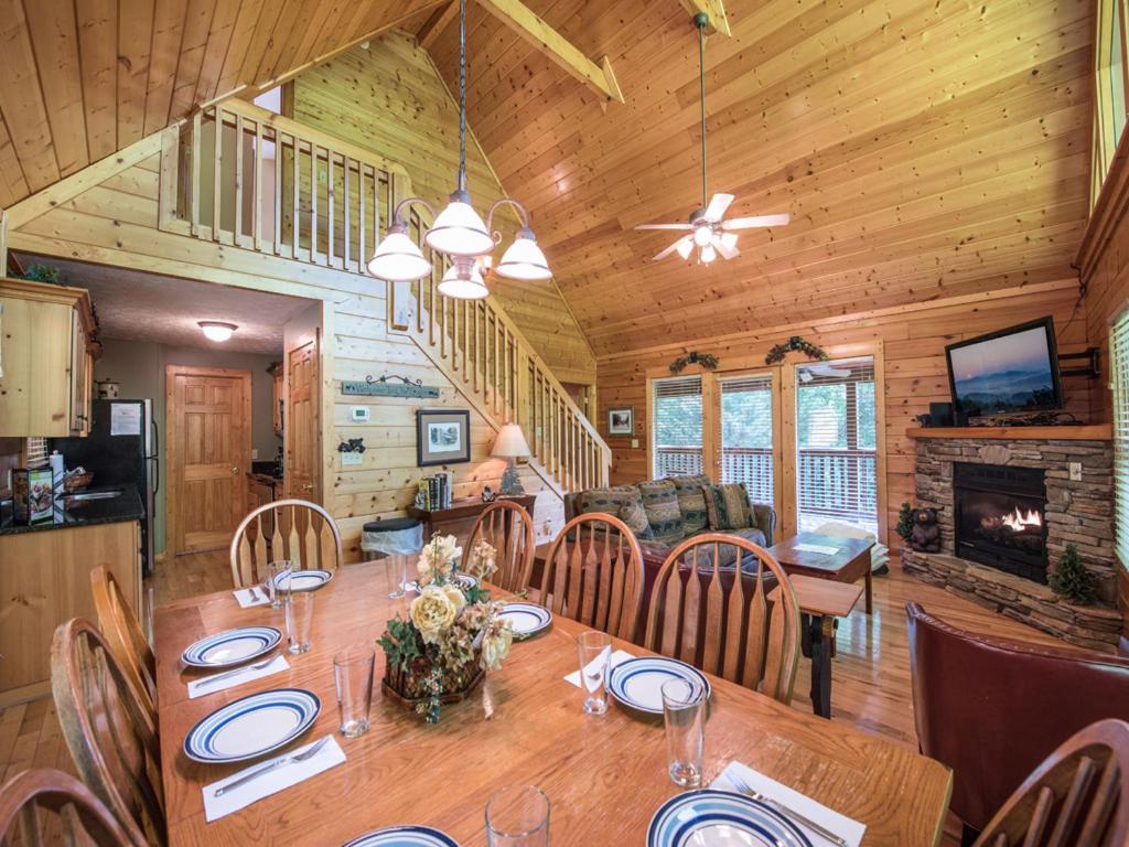 Holiday home Bear's Corner, 3 Bedrooms, Wifi, Pool Table, Hot Tub, Wifi, Sleeps 10 Gatlinburg