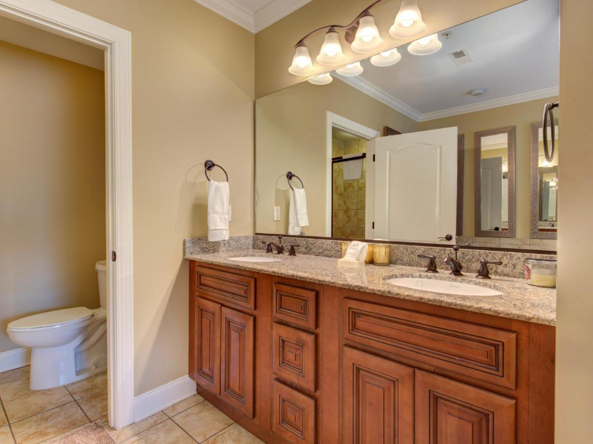 City Bear, 2br, Pool, Spa, Downtown Gatlinburg, Sleeps 6 Apartment