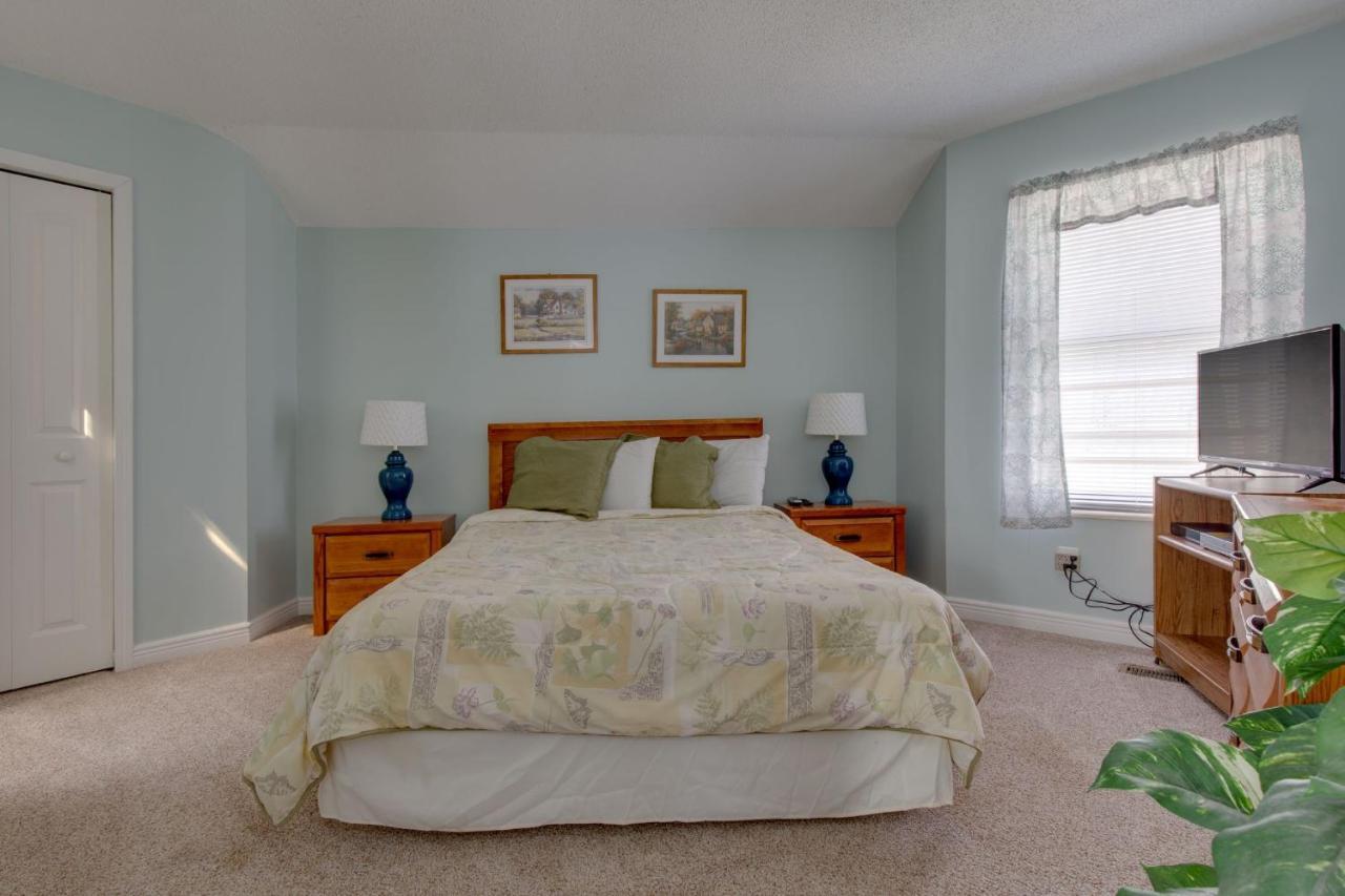 Puppies Hollow, 2 Bedrooms, Pets, Wifi, Pool Access, Fireplace, Sleeps 4 *