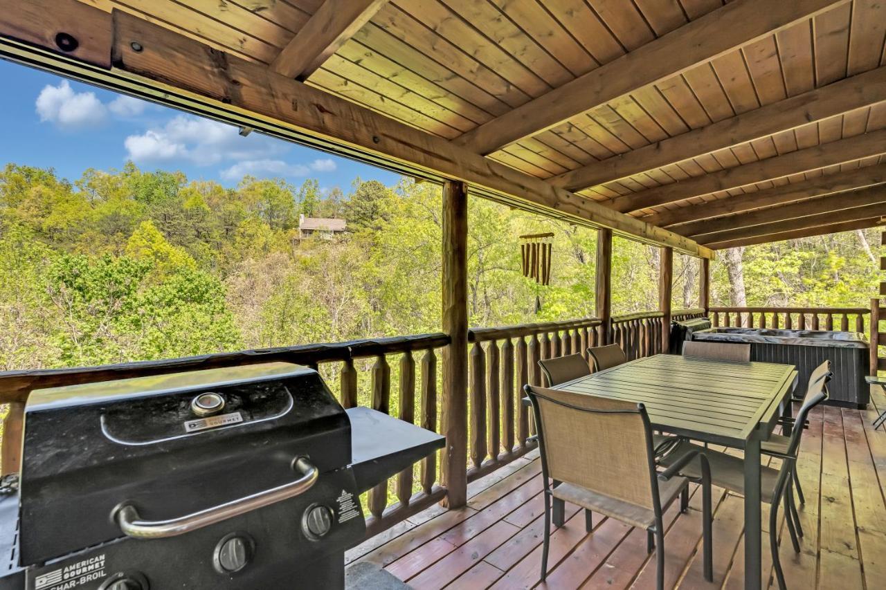 Holiday home Bucky's Bungalow, Hot Tub, 1089 Of Free Attraction Tickets For Each Paid Day, Dollywood And More! Gatlinburg