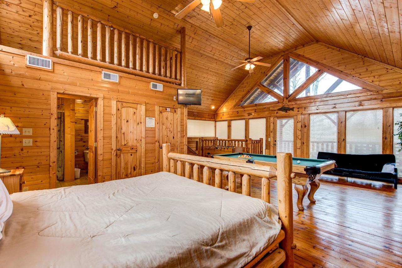 Holiday home Secret Romance, 2 Bedrooms, Sleeps 8, Pool Table, Hot Tub, Arcade *
