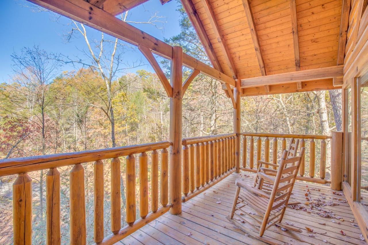 Secret Romance, 2 Bedrooms, Sleeps 8, Pool Table, Hot Tub, Arcade Holiday home *