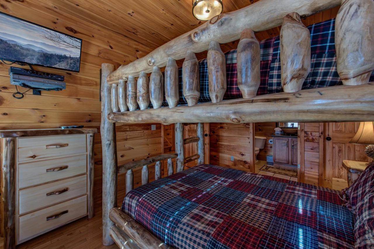 Starry Nights Lodge, 5 Bedrooms, Sleeps 18, Hot Tub, View, Gaming, Pets Holiday home *
