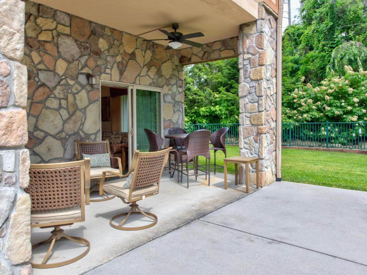 Apartment City Bear, 2br, Pool, Spa, Downtown Gatlinburg, Sleeps 6