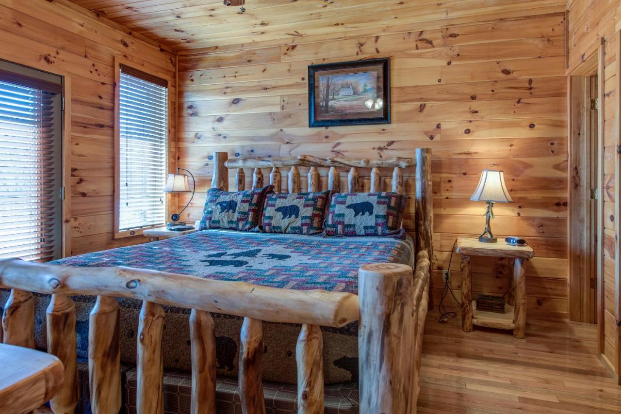 Starry Nights Lodge, 5 Bedrooms, Sleeps 18, Hot Tub, View, Gaming, Pets * Gatlinburg