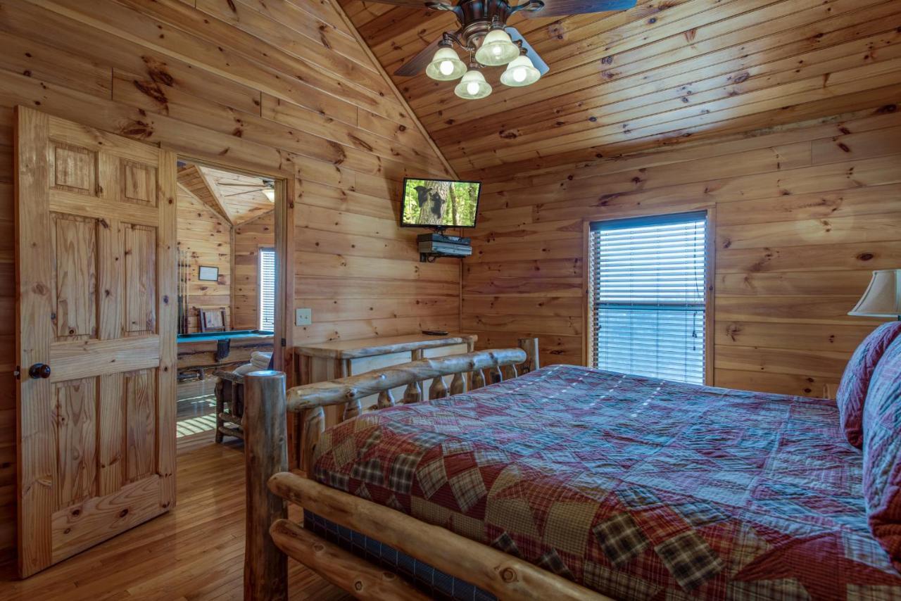 Holiday home Starry Nights Lodge, 5 Bedrooms, Sleeps 18, Hot Tub, View, Gaming, Pets Gatlinburg
