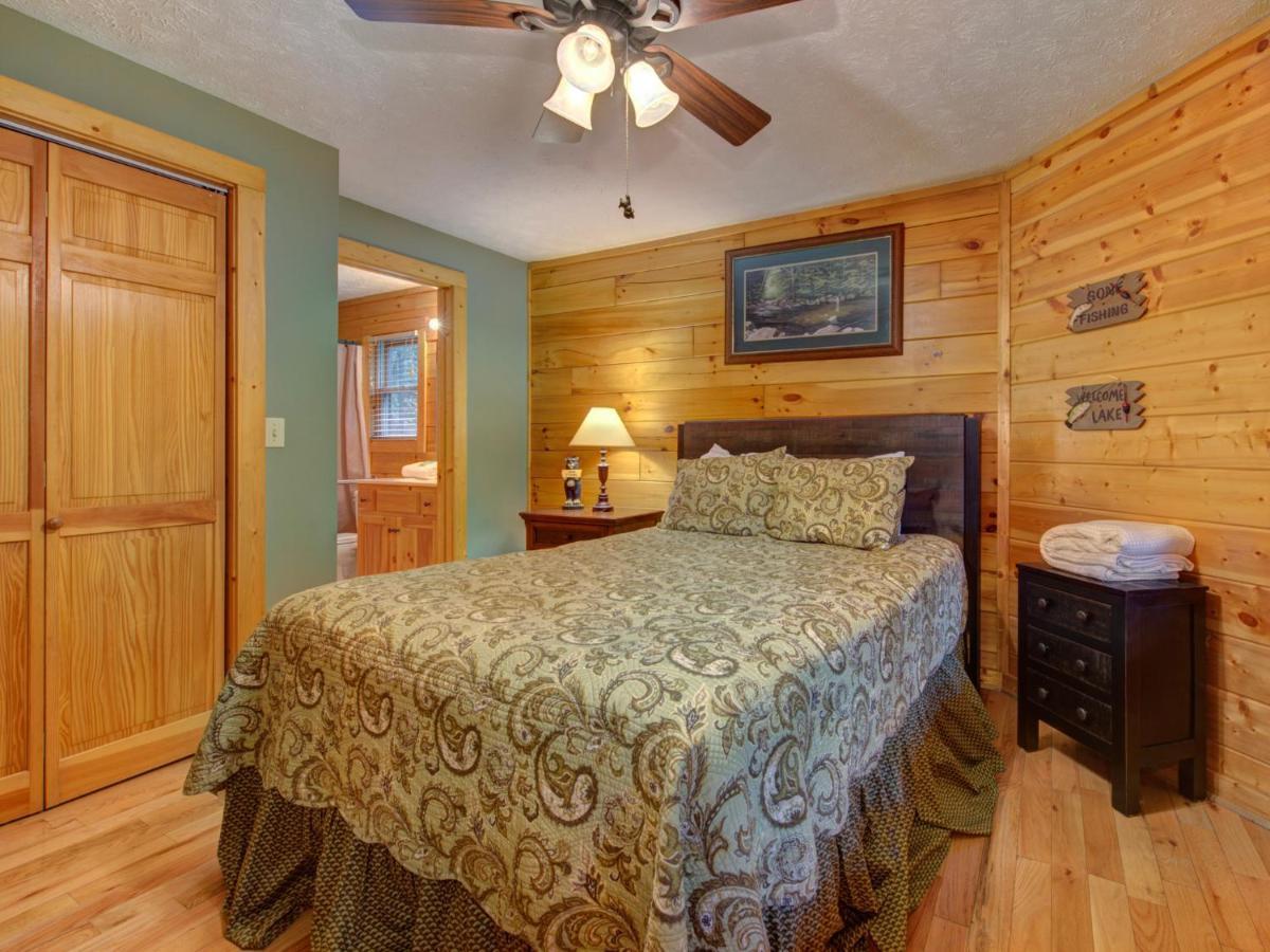 Bear's Corner, 3 Bedrooms, Wifi, Pool Table, Hot Tub, Wifi, Sleeps 10 Holiday home Gatlinburg