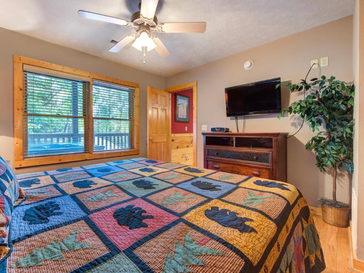 Holiday home Bear's Corner, 3 Bedrooms, Wifi, Pool Table, Hot Tub, Wifi, Sleeps 10 *