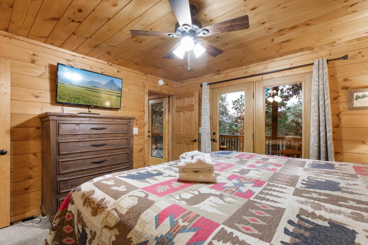 Cozy Bear * Gatlinburg