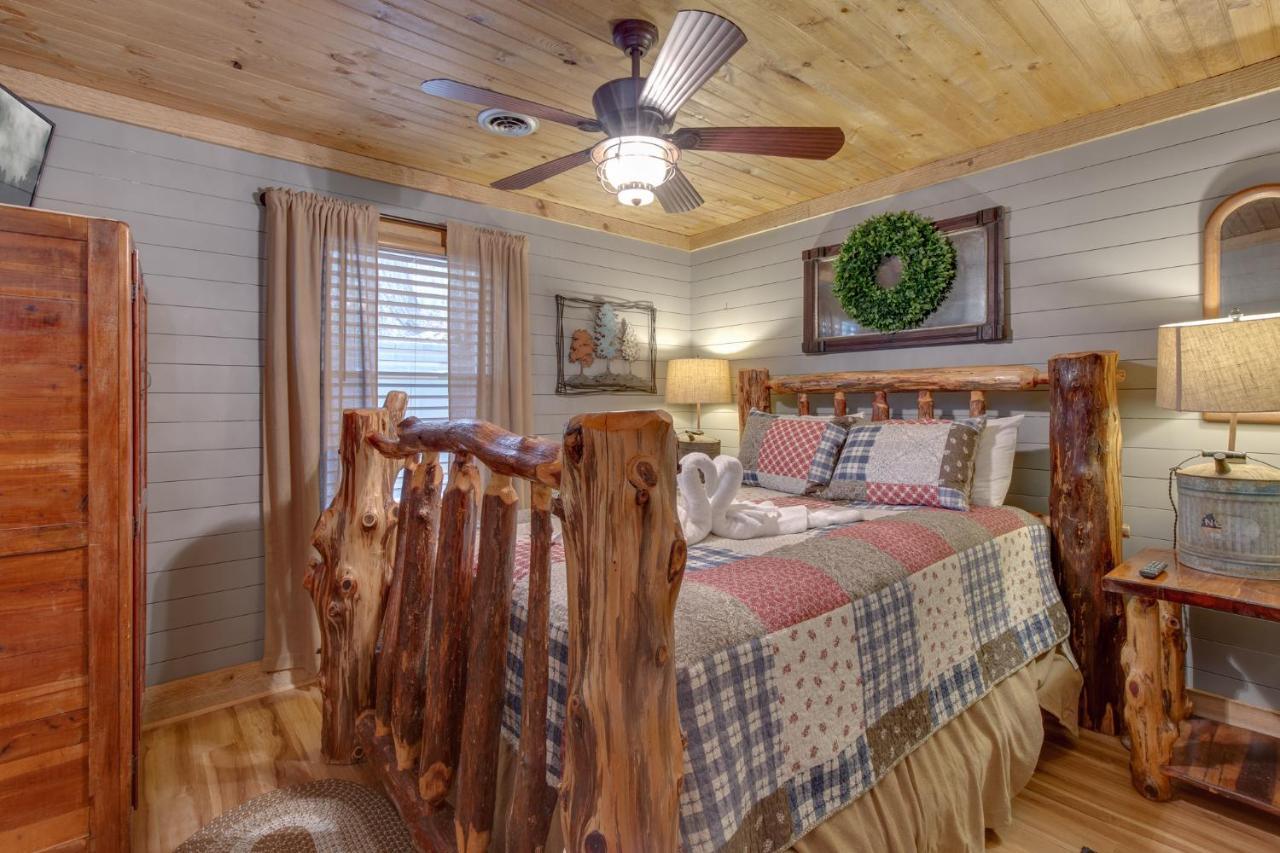 Swiss Bear Haus, 4 Bedrooms, Hot Tub, Pool Access, Sleeps 12 Gatlinburg