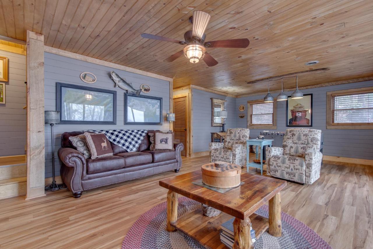 Swiss Bear Haus, 4 Bedrooms, Hot Tub, Pool Access, Sleeps 12 *