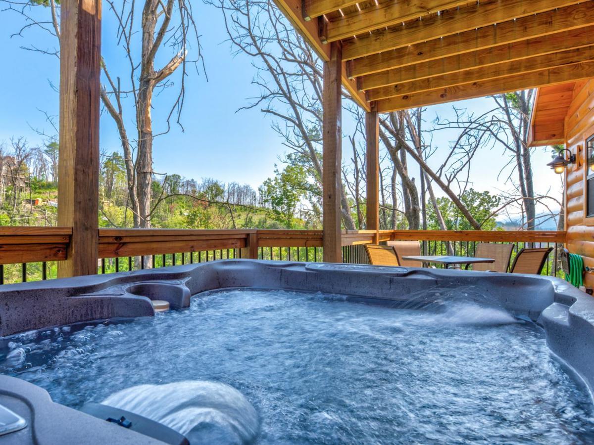 Holiday home Misty Hollow, 3 Bedrooms, Hot Tub, Pool Table, Fireplace, Pool, Sleeps 10 *