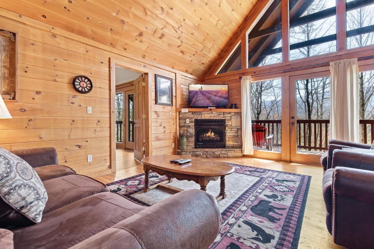 Above The Clouds, 4 Bedrooms, Pool Access, Private, Gaming, Sleeps 16 *