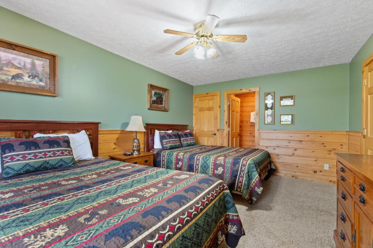 Above The Clouds, 4 Bedrooms, Pool Access, Private, Gaming, Sleeps 16 * Gatlinburg