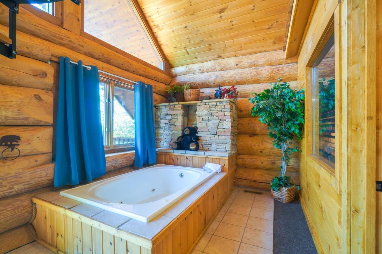 Smoky Mountain Vacation With Hot Tub! Holiday home Gatlinburg