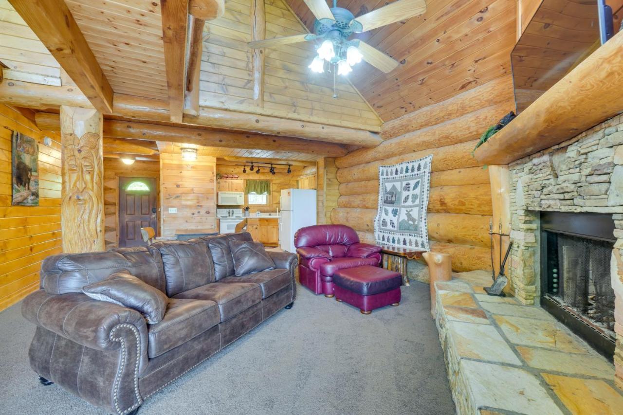 Smoky Mountain Vacation With Hot Tub! Holiday home Gatlinburg