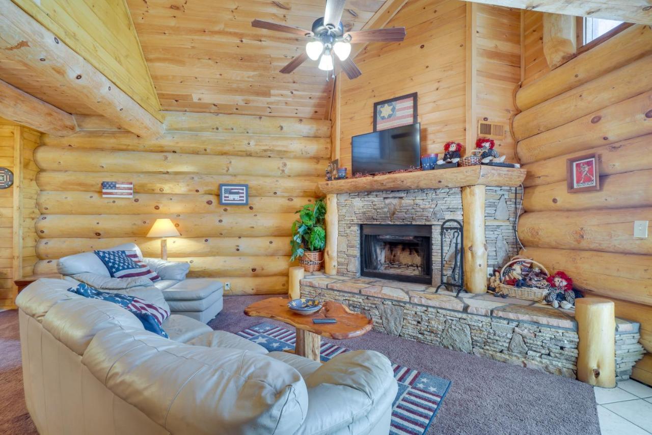 Idyllic With Hot Tub And Balcony! Gatlinburg
