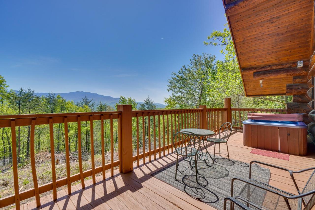 Smoky Mountain Vacation With Hot Tub! Holiday home Gatlinburg