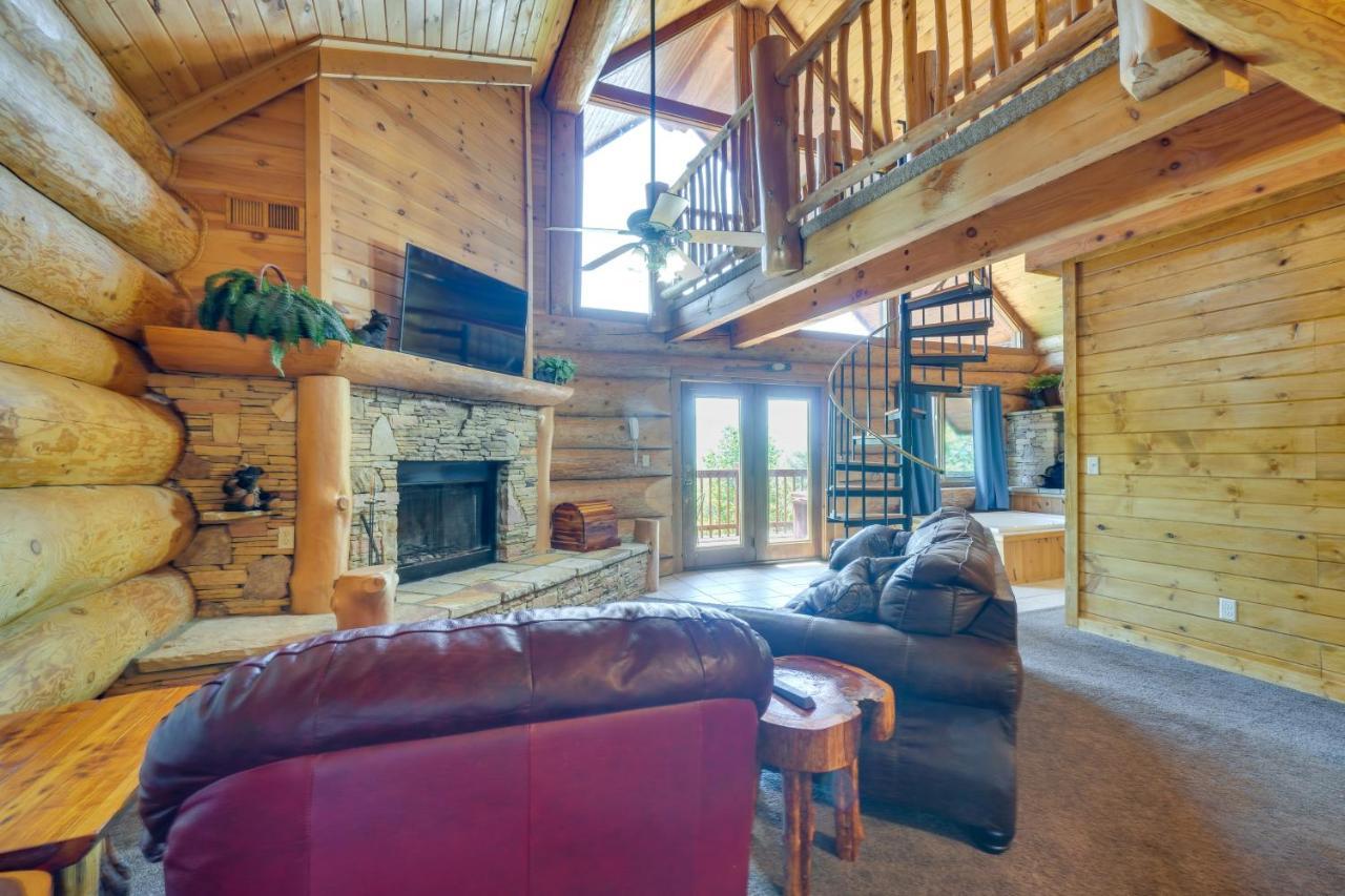 Smoky Mountain Vacation With Hot Tub! * Gatlinburg