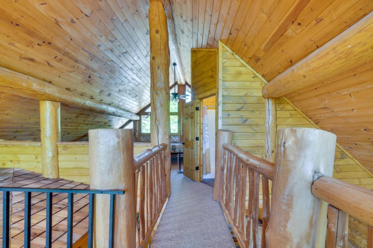 Smoky Mountain Vacation With Hot Tub! * Gatlinburg