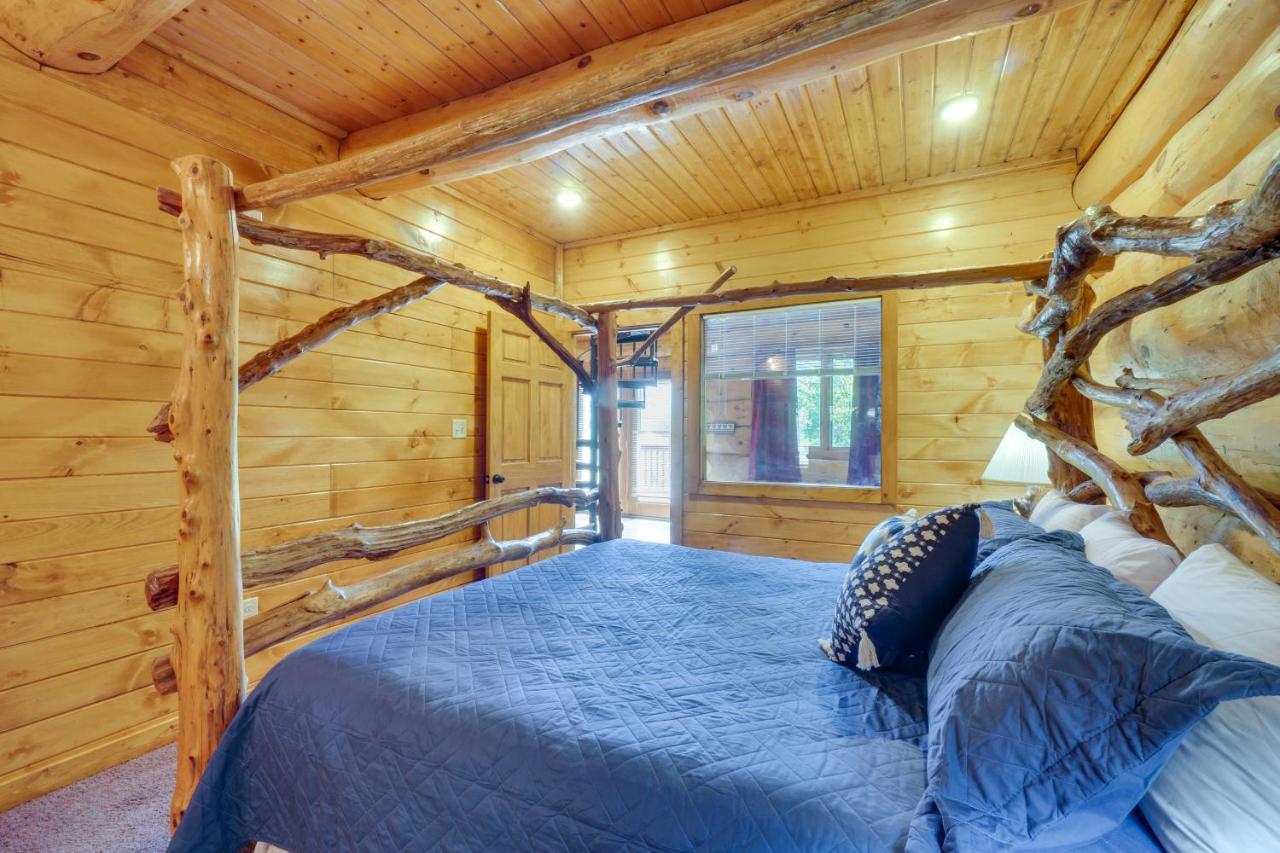 Idyllic With Hot Tub And Balcony! Gatlinburg
