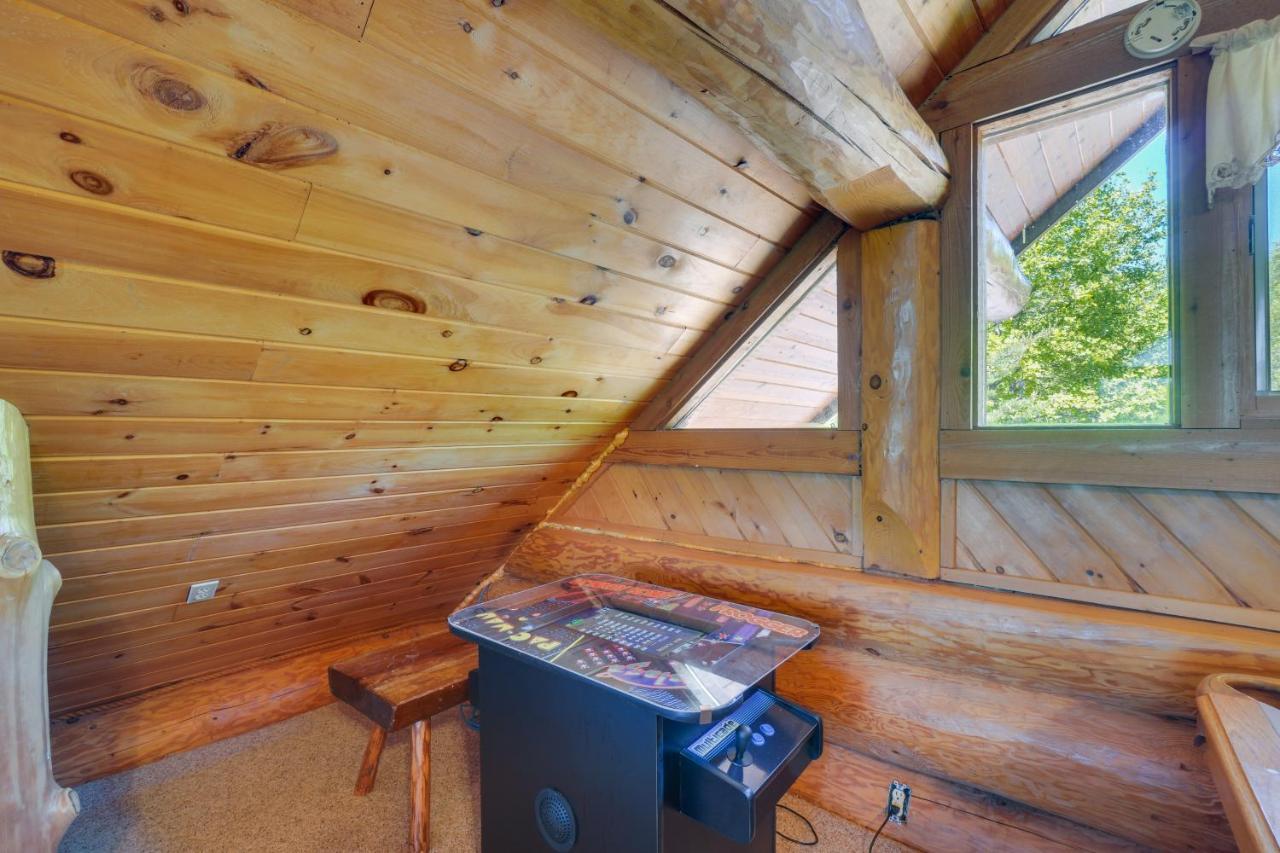 Holiday home Smoky Mountain Vacation With Hot Tub!
