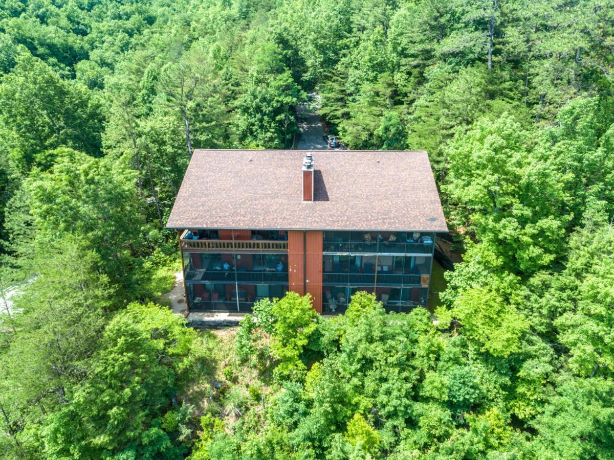 Serene Escape View Games Community Pools Holiday home Gatlinburg