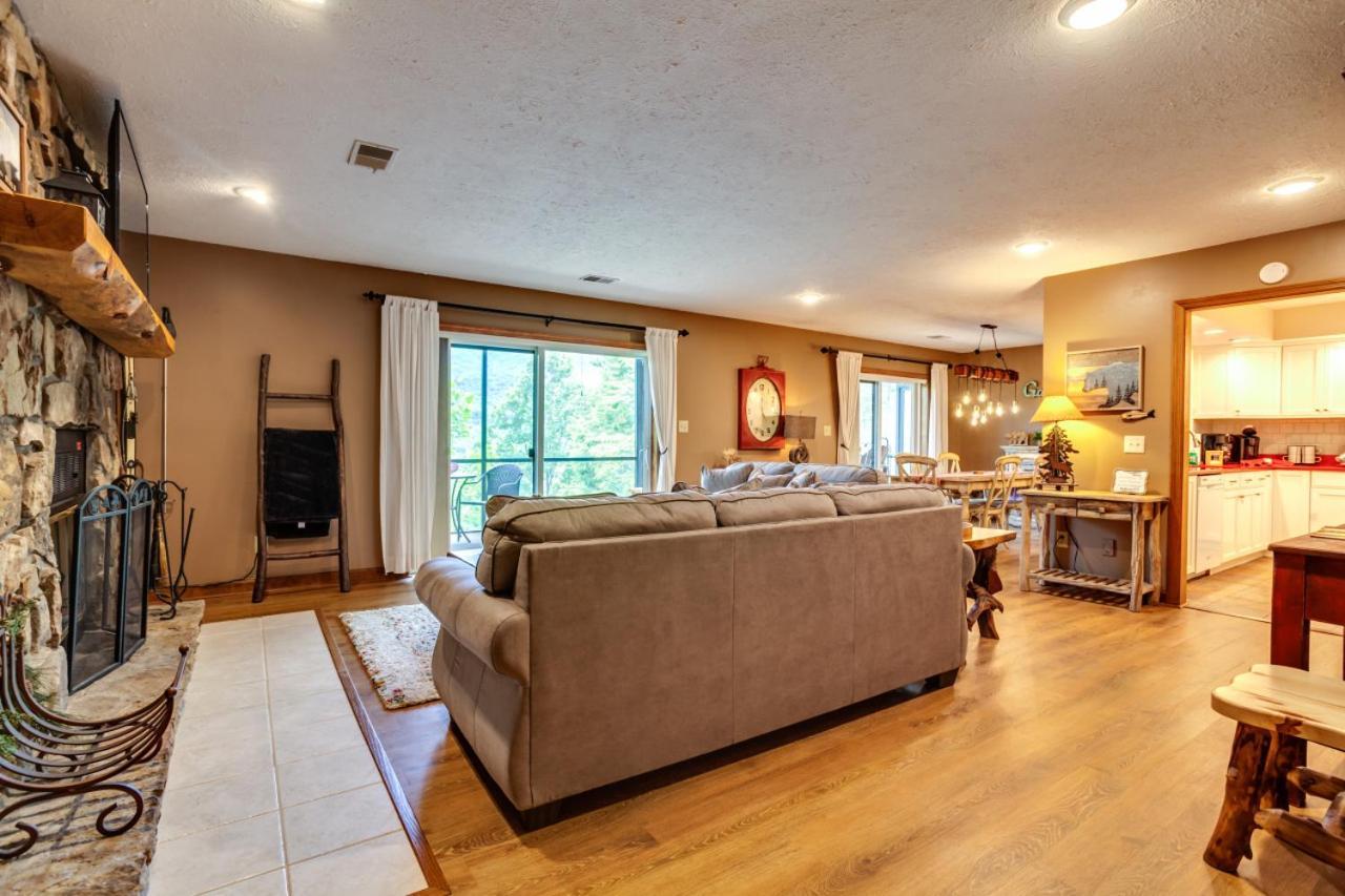 Serene Escape View Games Community Pools Holiday home Gatlinburg