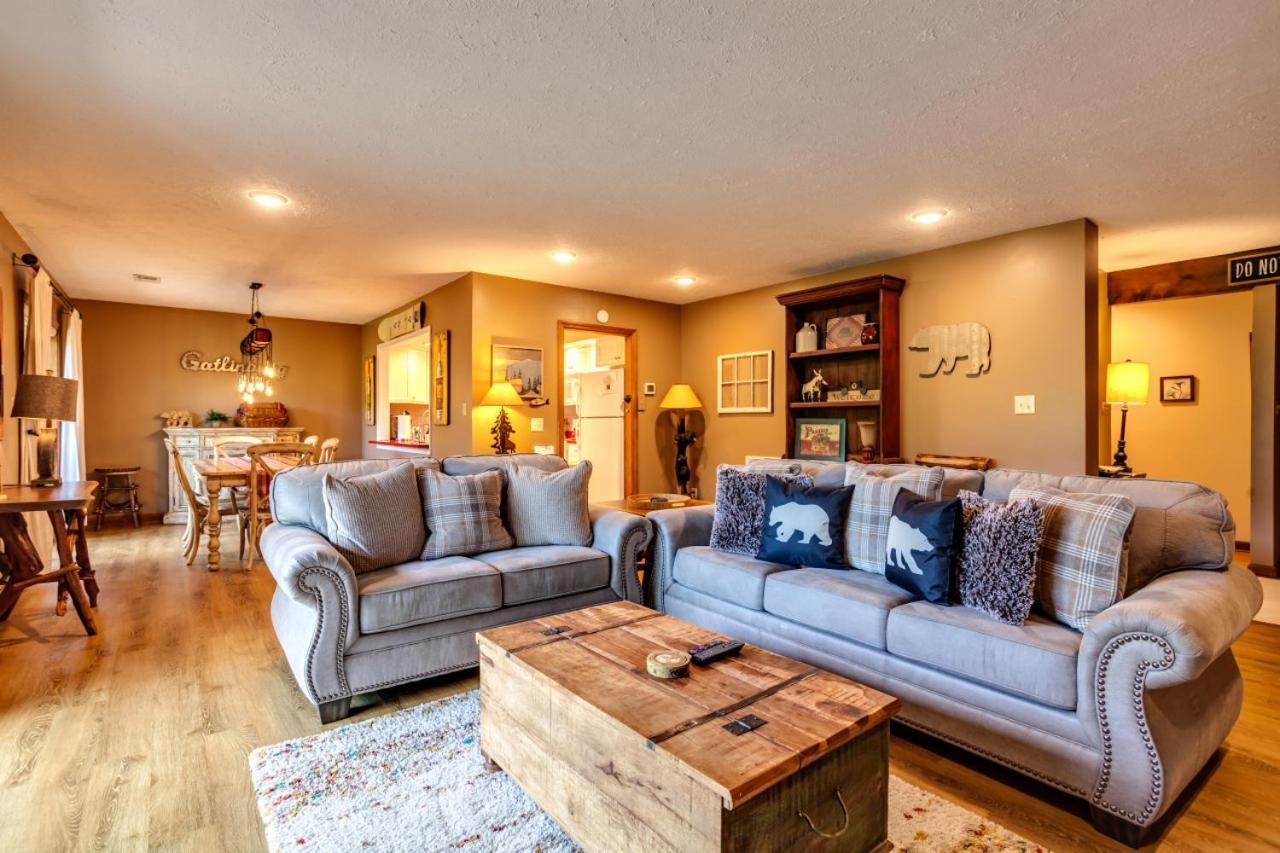 Serene Escape View Games Community Pools Holiday home Gatlinburg