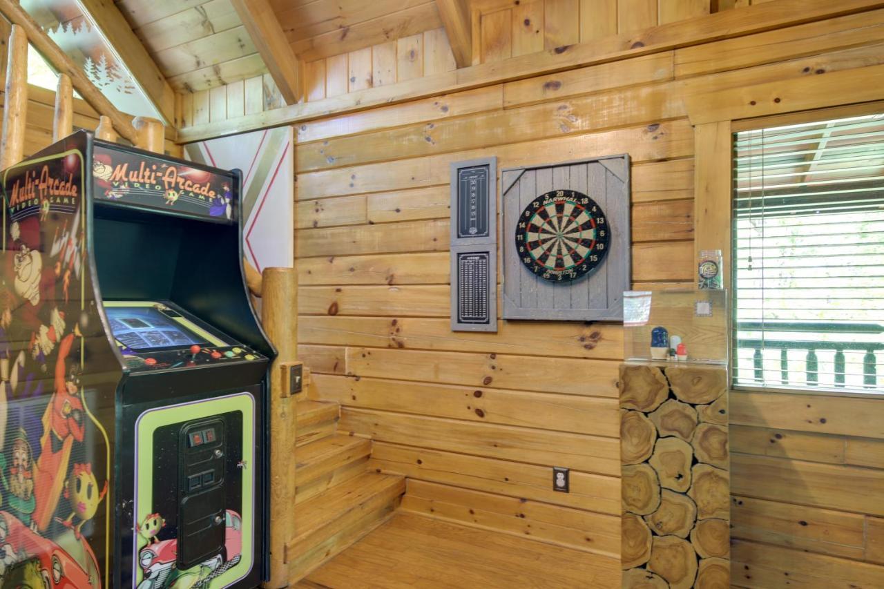 Family Cabin With Private Hot Tub And Deck! Holiday home Gatlinburg