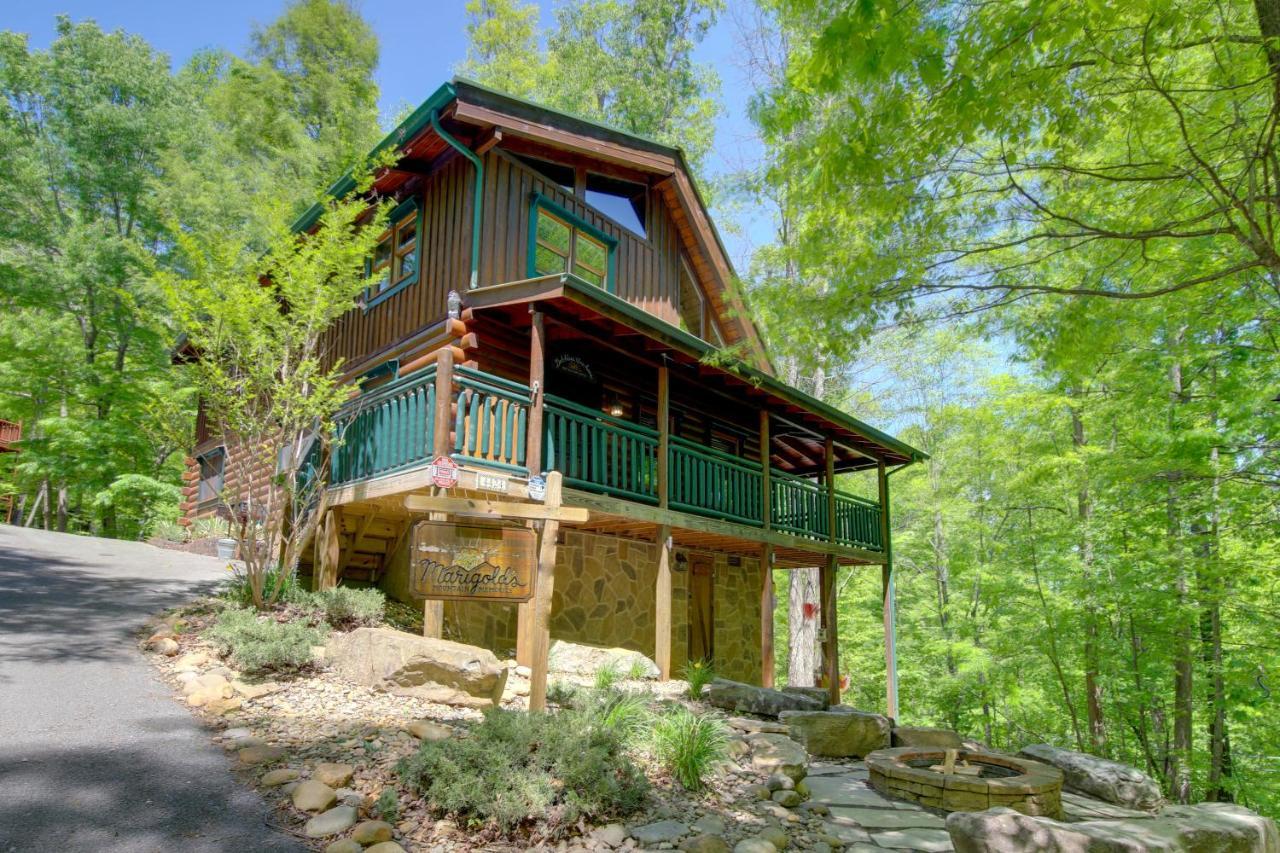 Family Cabin With Private Hot Tub And Deck! Holiday home *