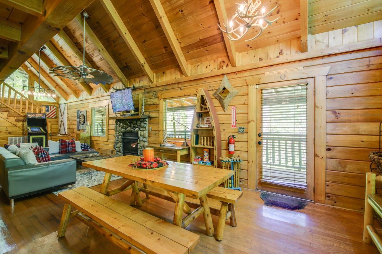 Family Cabin With Private Hot Tub And Deck! *
