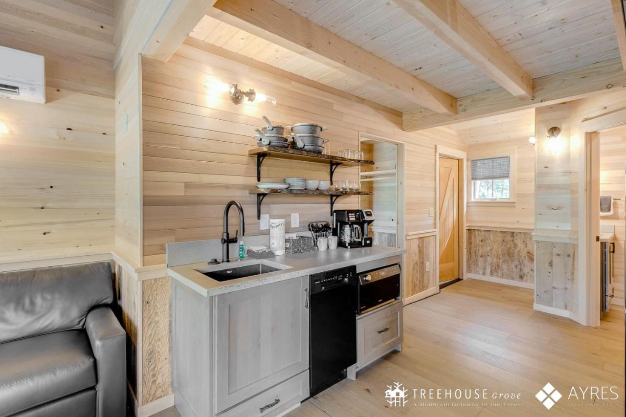 Holiday home The Blackjack Oak In Treehouse Grove At Norton Creek
