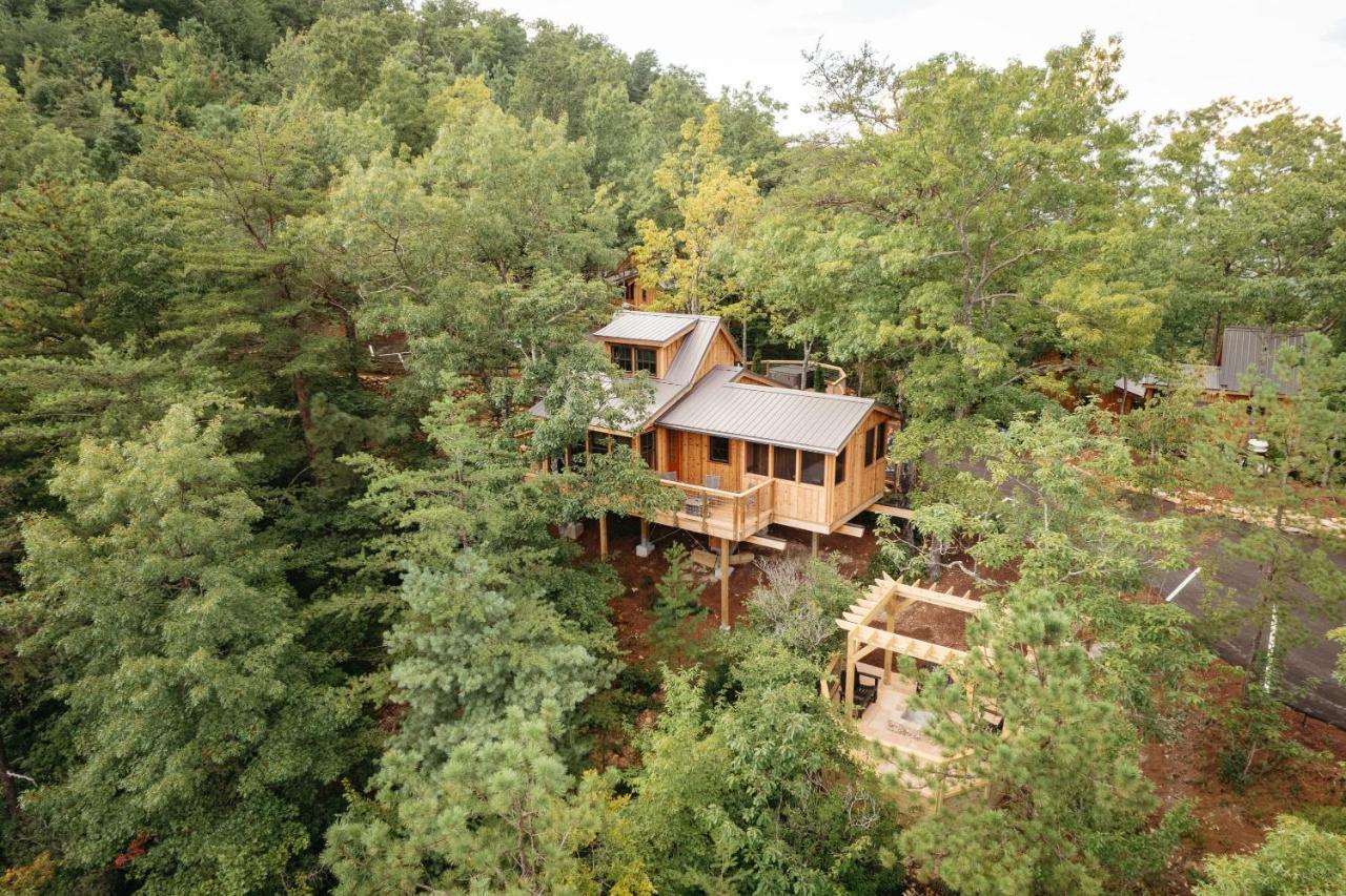 The Blackjack Oak In Treehouse Grove At Norton Creek Holiday home