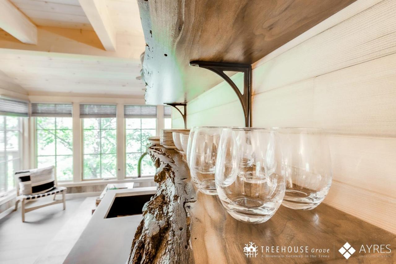 Holiday home The Blackjack Oak In Treehouse Grove At Norton Creek *