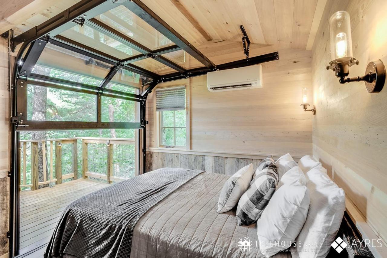Holiday home The Blackjack Oak In Treehouse Grove At Norton Creek *