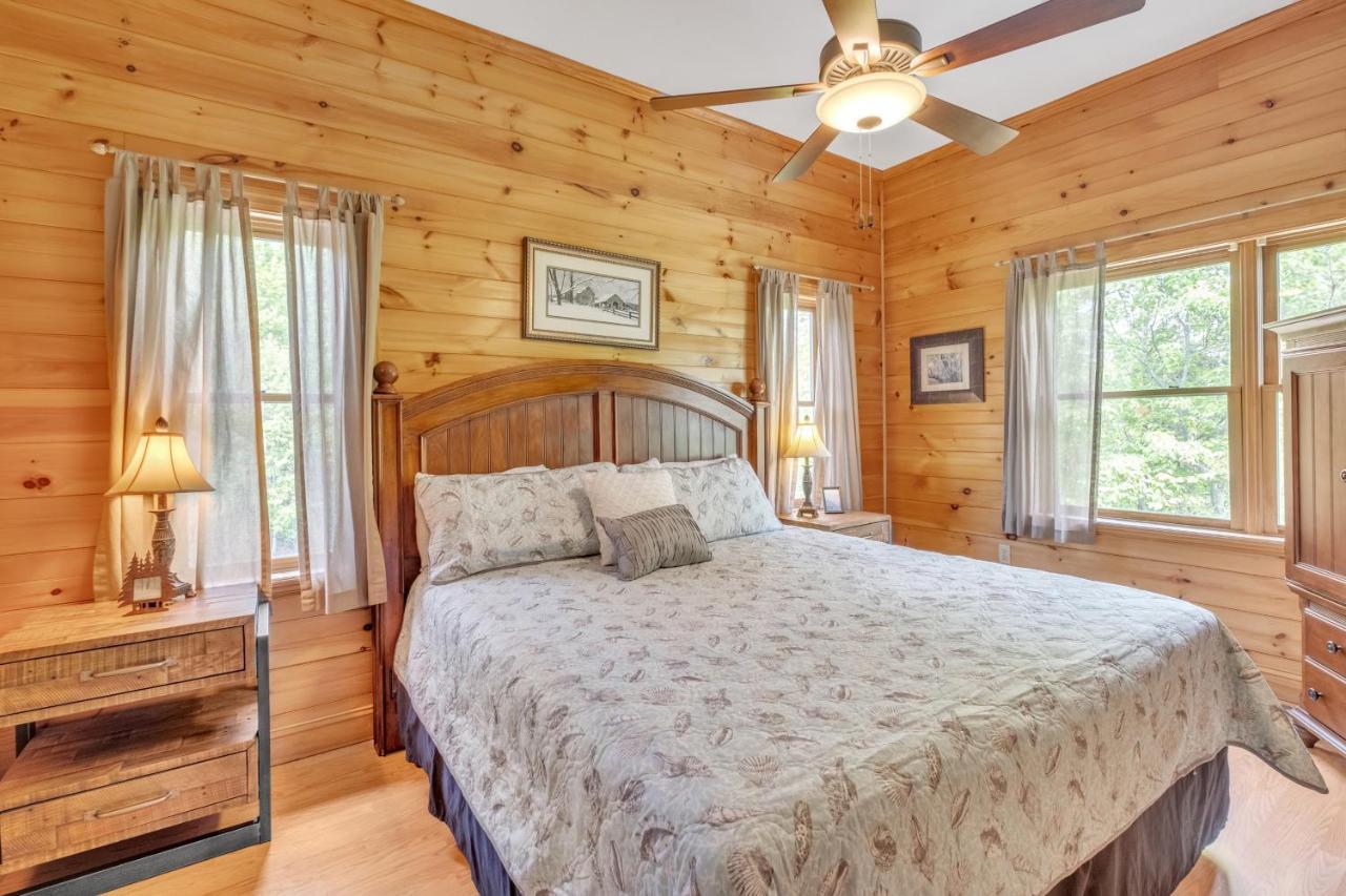 Eight-bedroom House Holiday home *