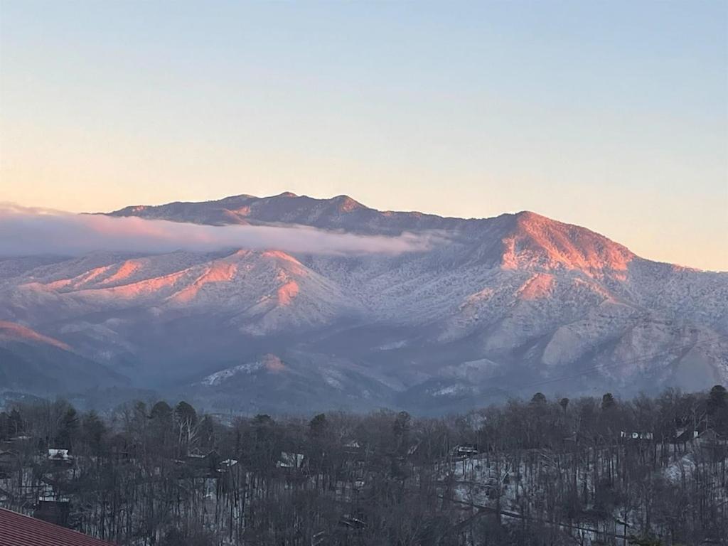 Holiday home Serenity Summit With Amazing Mountain Views, Indoor Pool, Fire Pit And Hot Tub Gatlinburg