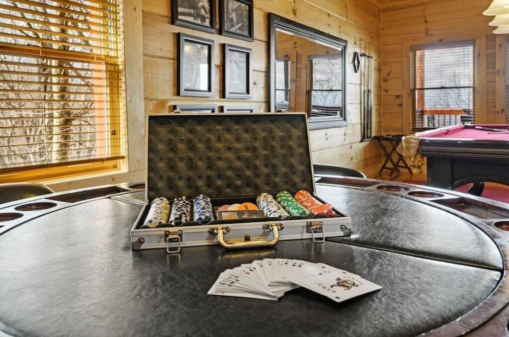 Serenity Summit With Amazing Mountain Views, Indoor Pool, Fire Pit And Hot Tub *