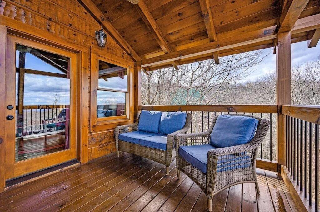 Serenity Summit With Amazing Mountain Views, Indoor Pool, Fire Pit And Hot Tub