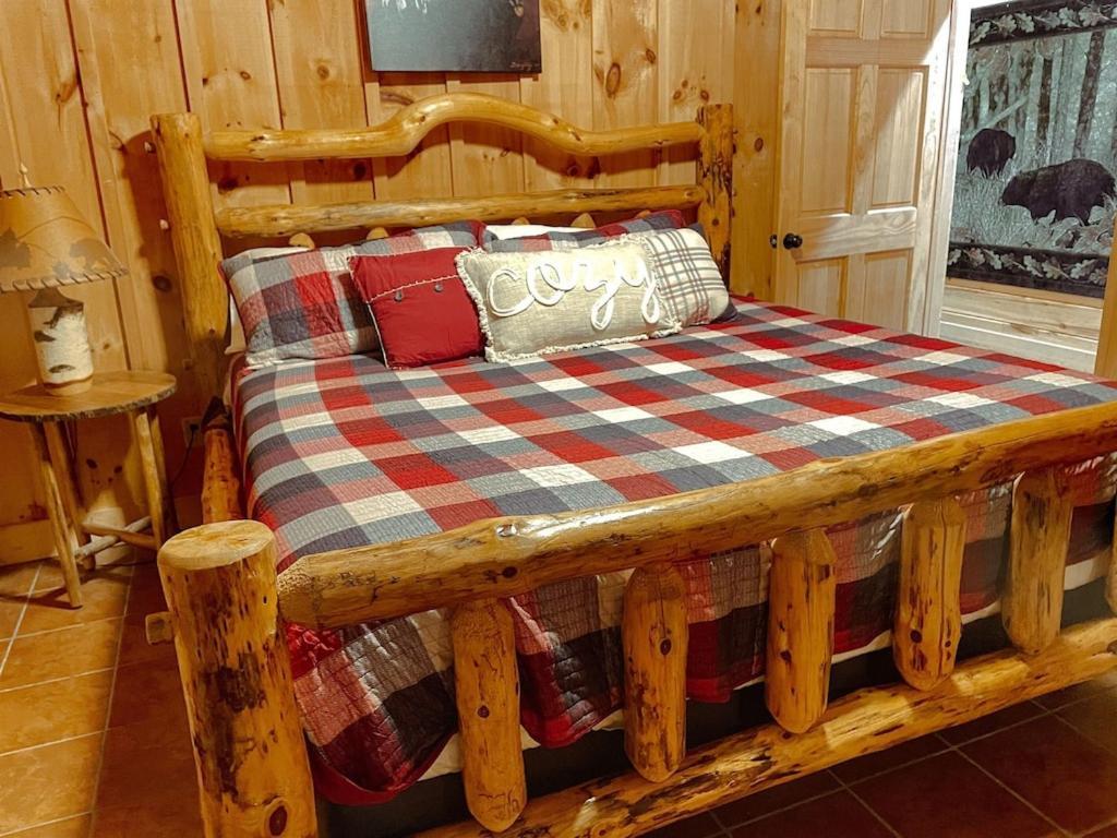 Serenity Summit With Amazing Mountain Views, Indoor Pool, Fire Pit And Hot Tub Holiday home