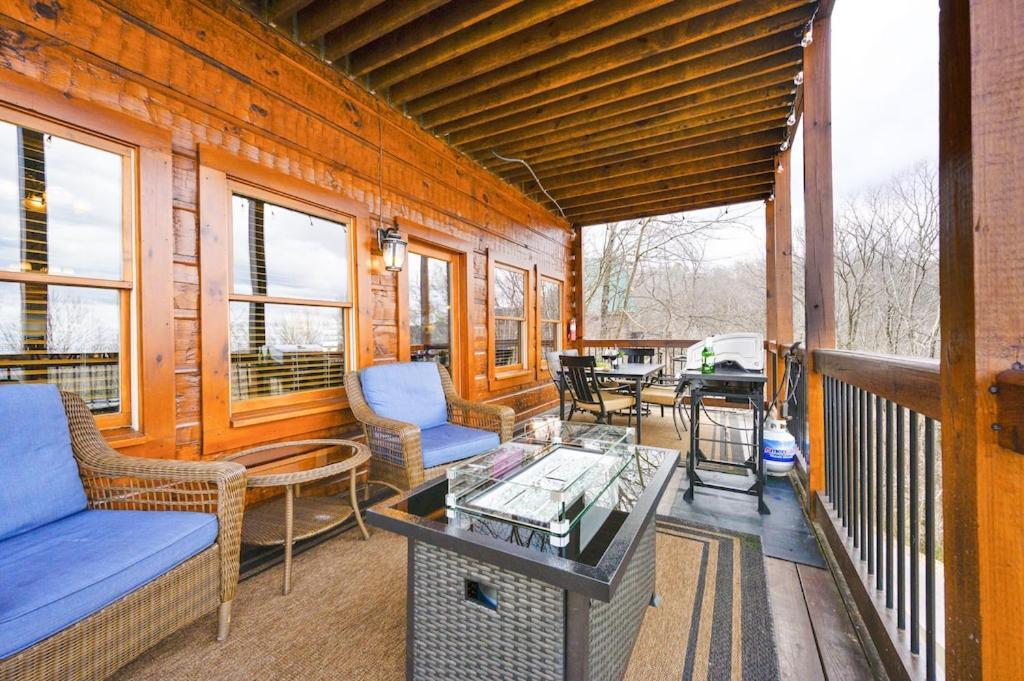 Holiday home Serenity Summit With Amazing Mountain Views, Indoor Pool, Fire Pit And Hot Tub Gatlinburg
