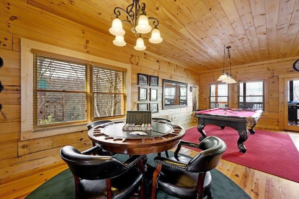 Serenity Summit With Amazing Mountain Views, Indoor Pool, Fire Pit And Hot Tub