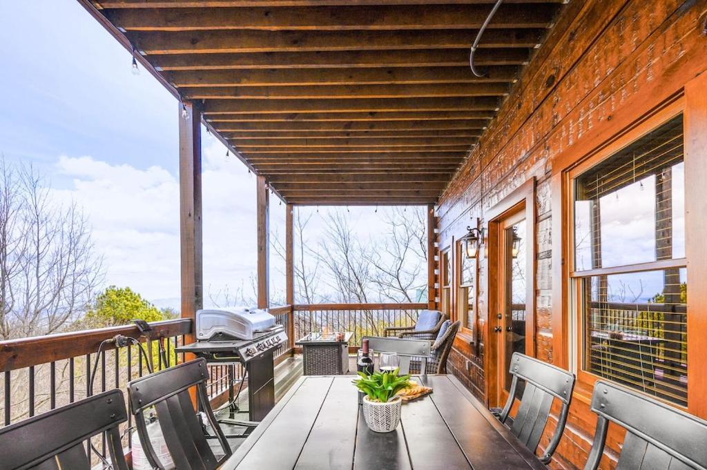 Holiday home Serenity Summit With Amazing Mountain Views, Indoor Pool, Fire Pit And Hot Tub *
