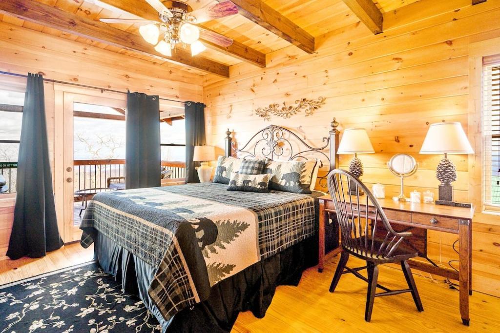 Serenity Summit With Amazing Mountain Views, Indoor Pool, Fire Pit And Hot Tub *