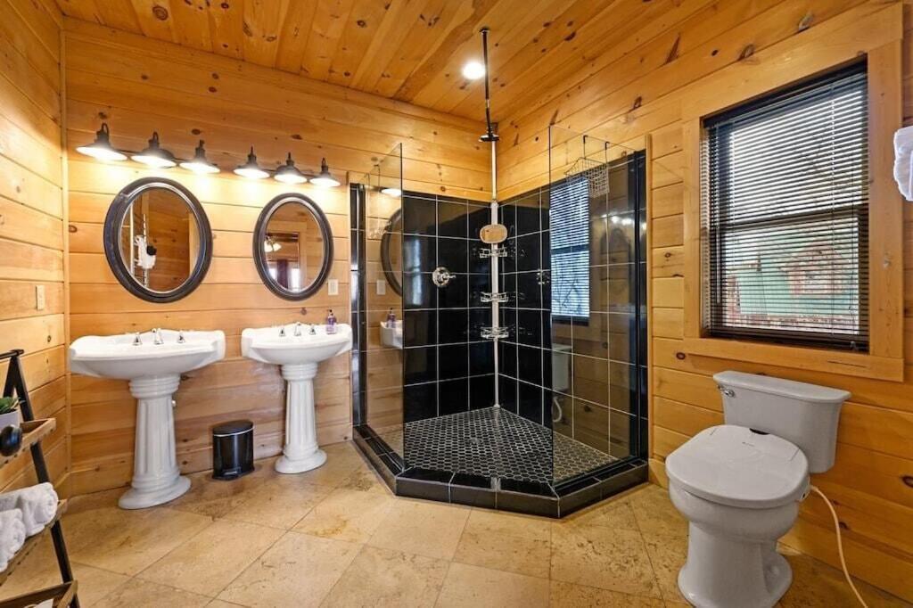 Serenity Summit With Amazing Mountain Views, Indoor Pool, Fire Pit And Hot Tub