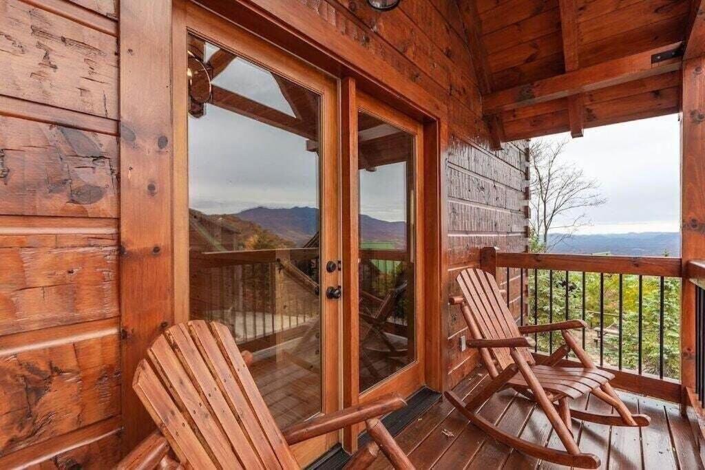 Holiday home Serenity Summit With Amazing Mountain Views, Indoor Pool, Fire Pit And Hot Tub Gatlinburg