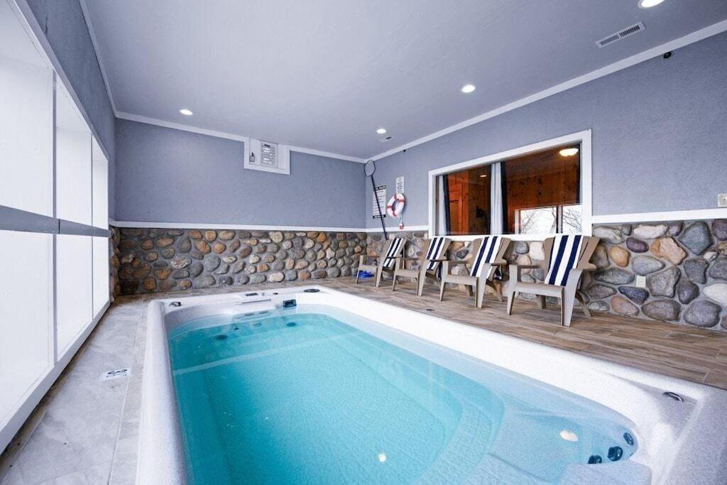 Holiday home Serenity Summit With Amazing Mountain Views, Indoor Pool, Fire Pit And Hot Tub