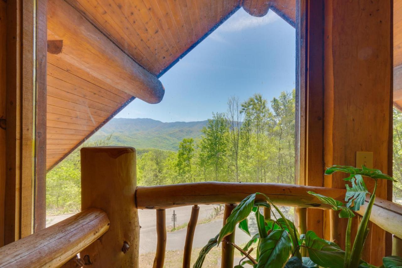 Idyllic With Hot Tub And Balcony!