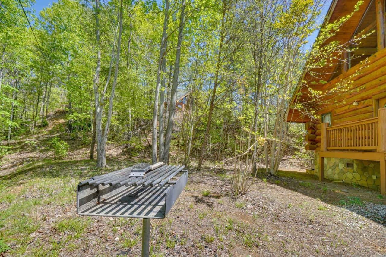 Idyllic With Hot Tub And Balcony! Gatlinburg